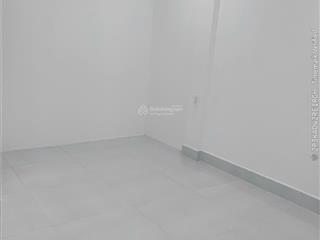 Gia đình cần bán gấp trong tháng căn chung cư 595 cmt8 43m2 giá 2,79 tỷ