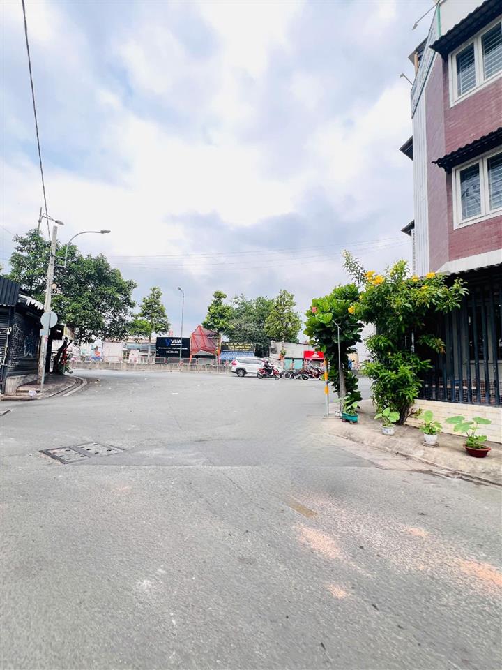 2142] bán đất mt đường gần phạm văn đồng  đối diện đh cảnh sát