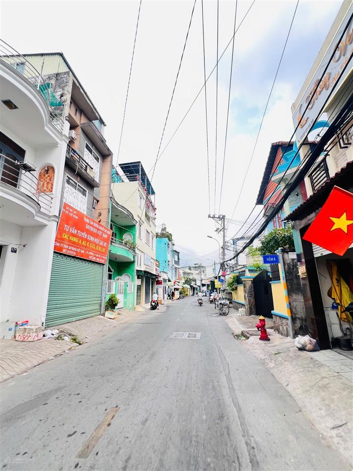 2142] bán đất mt đường gần phạm văn đồng  đối diện đh cảnh sát