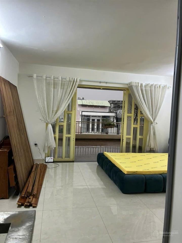 Phòng ban công  chỉ 4tr  sau lưng gigamall