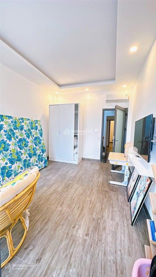 Em hào 0902 811 *** chỉ 1tỷ8 nhà ở đường xóm chiếu nhà đẹp sổ hồng riêng