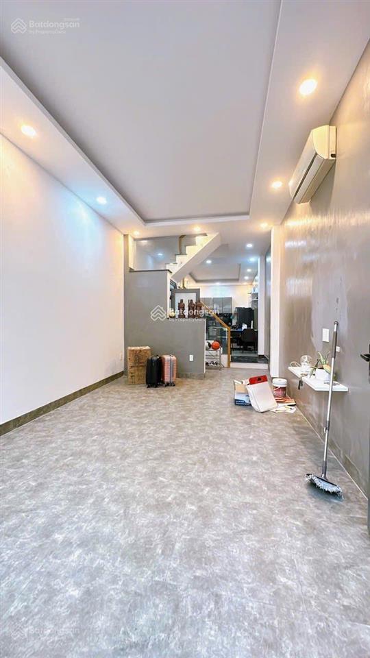 Em hào 0902 811 *** chỉ 1tỷ8 nhà ở đường xóm chiếu nhà đẹp sổ hồng riêng