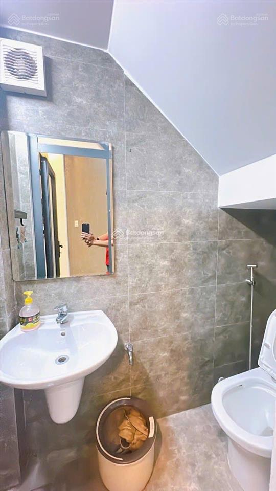 Em hào 0902 811 *** chỉ 1tỷ8 nhà ở đường xóm chiếu nhà đẹp sổ hồng riêng