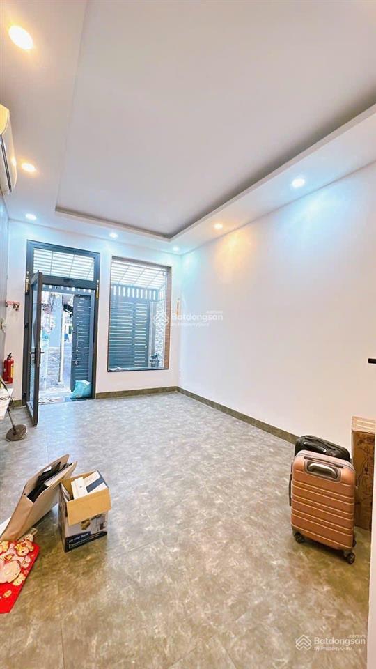 Em hào 0902 811 *** chỉ 1tỷ8 nhà ở đường xóm chiếu nhà đẹp sổ hồng riêng