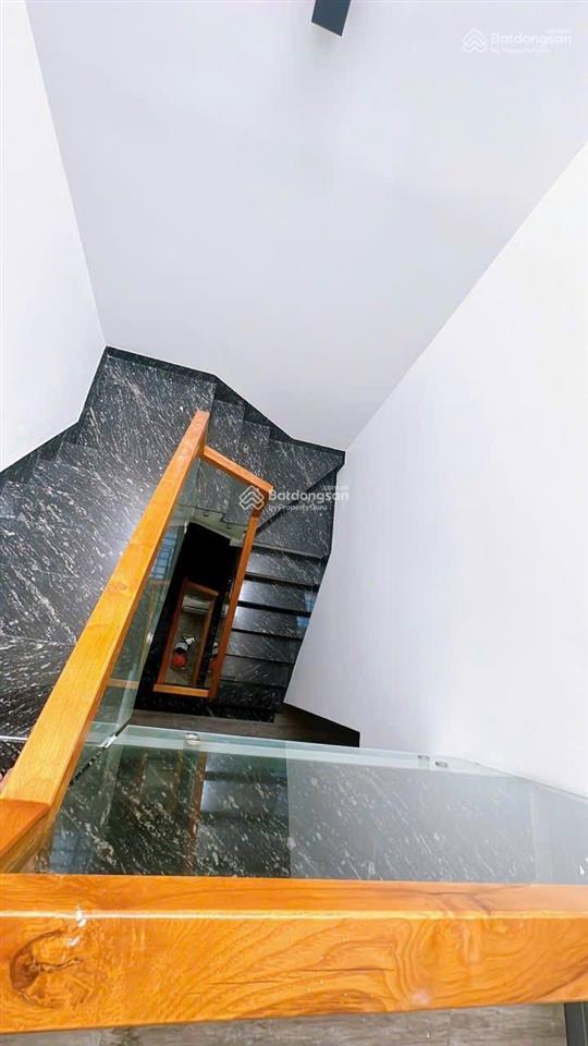 Em hào 0902 811 *** chỉ 1tỷ8 nhà ở đường xóm chiếu nhà đẹp sổ hồng riêng