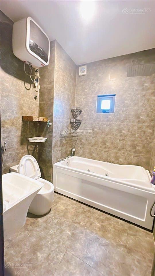 Em hào 0902 811 *** chỉ 1tỷ8 nhà ở đường xóm chiếu nhà đẹp sổ hồng riêng