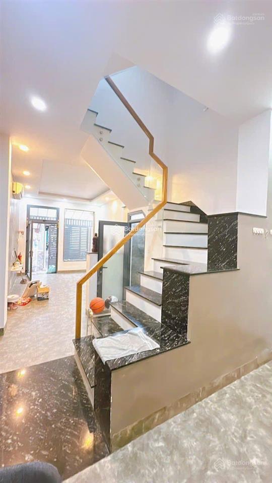 Em hào 0902 811 *** chỉ 1tỷ8 nhà ở đường xóm chiếu nhà đẹp sổ hồng riêng