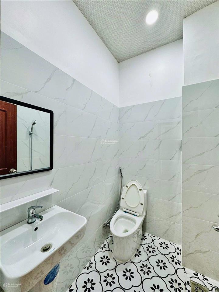 Em hào 0902 811 ***  2.45tỷ nhà nguyễn hữu tiến đường 10m ôtô tránh  shr