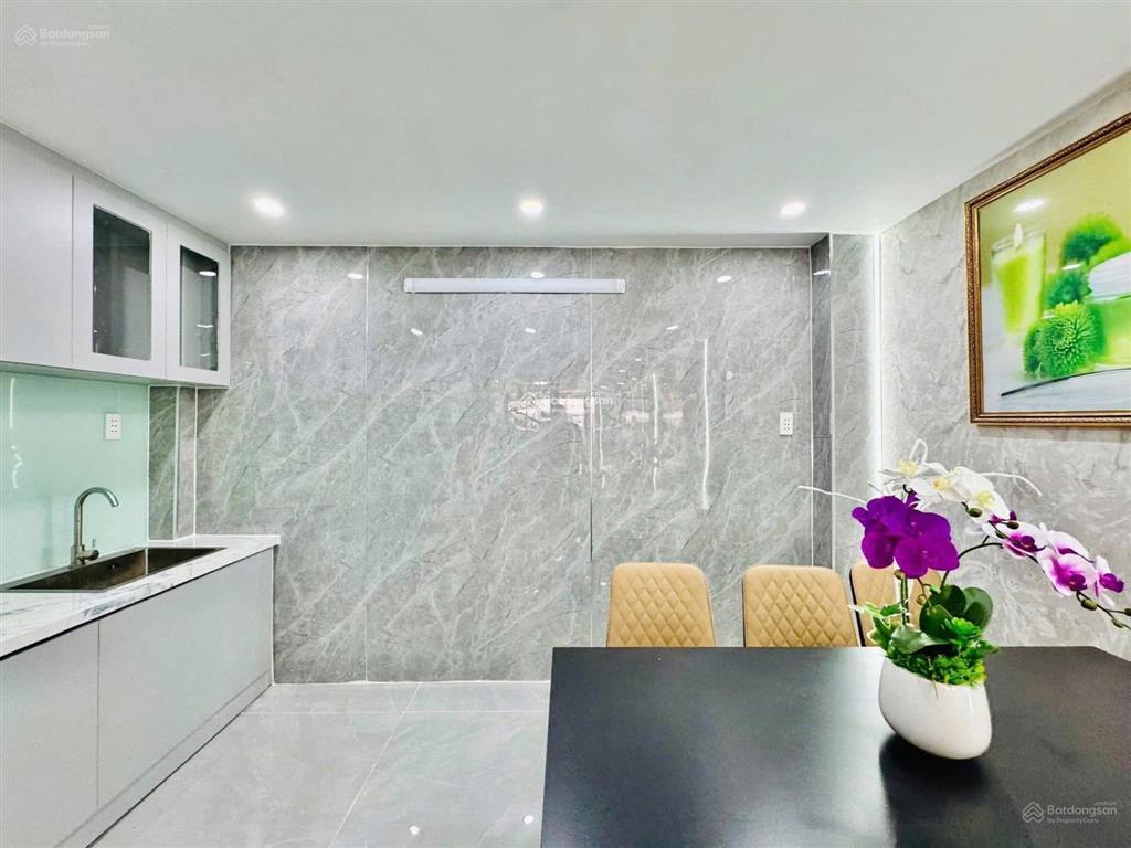 Em hào 0902 811 ***  2.45tỷ nhà nguyễn hữu tiến đường 10m ôtô tránh  shr