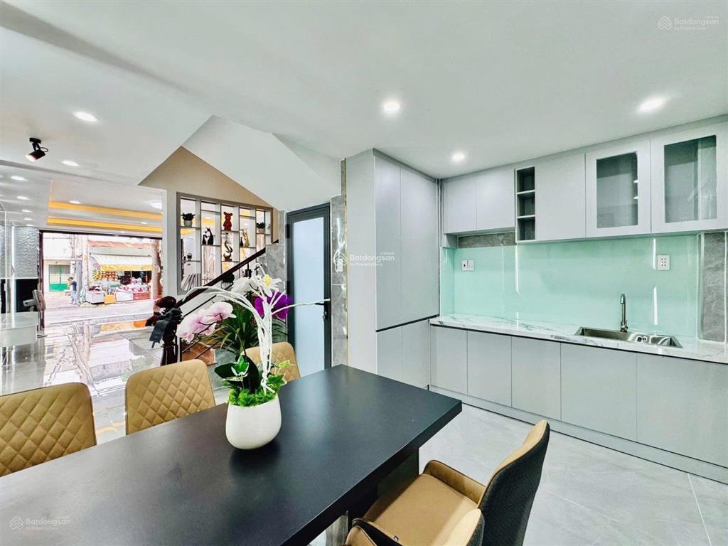Em hào 0902 811 ***  2.45tỷ nhà nguyễn hữu tiến đường 10m ôtô tránh  shr