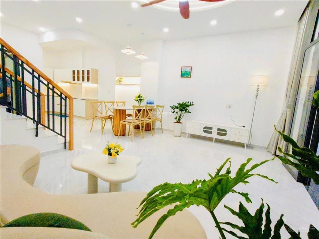 Em hào 0902 811 *** 2tỷ nhà nơ trang long gọn xinh hẻm xe hơi tránh nhau sổ hồng riêng