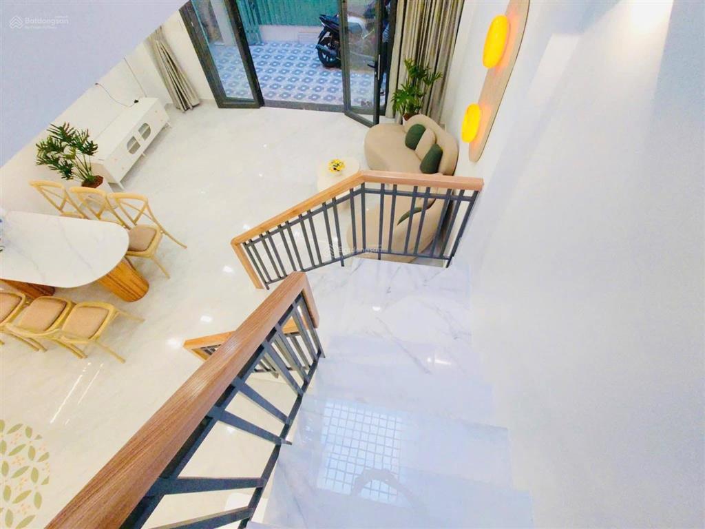 Em hào 0902 811 *** 2tỷ nhà nơ trang long gọn xinh hẻm xe hơi tránh nhau sổ hồng riêng