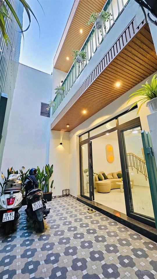Em hào 0902 811 *** 2tỷ nhà nơ trang long gọn xinh hẻm xe hơi tránh nhau sổ hồng riêng