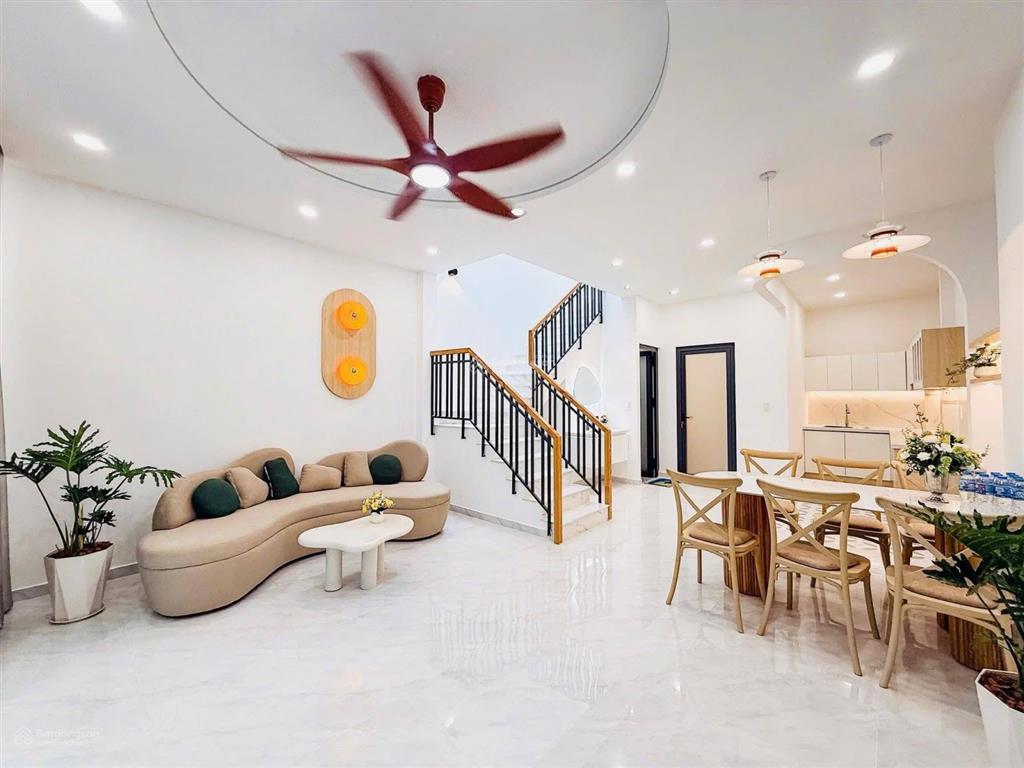 Em hào 0902 811 *** 2tỷ nhà nơ trang long gọn xinh hẻm xe hơi tránh nhau sổ hồng riêng