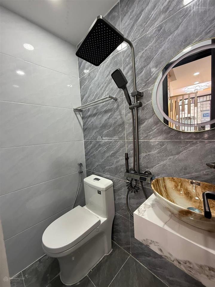Em hào 0902 811 *** 2tỷ nhà nguyễn sỹ sách  2 pn 2 wc  hẻm xe hơi sổ hồng riêng