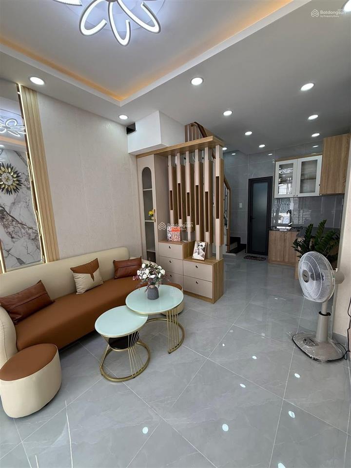 Em hào 0902 811 *** 2tỷ nhà nguyễn sỹ sách  2 pn 2 wc  hẻm xe hơi sổ hồng riêng