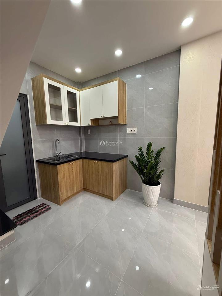 Em hào 0902 811 *** 2tỷ nhà nguyễn sỹ sách  2 pn 2 wc  hẻm xe hơi sổ hồng riêng