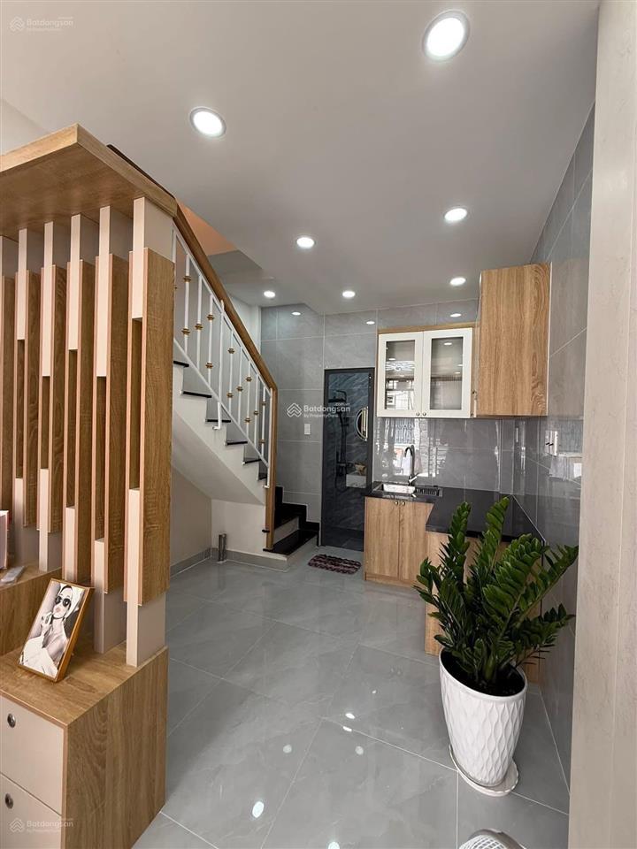 Em hào 0902 811 *** 2tỷ nhà nguyễn sỹ sách  2 pn 2 wc  hẻm xe hơi sổ hồng riêng