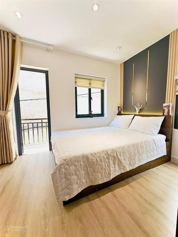 Em hào 0902 811 ***nhỉnh 1 tỷ nhà bình thạnh3 tầng2pn 3wccó ban cônghẻm xe hơishr