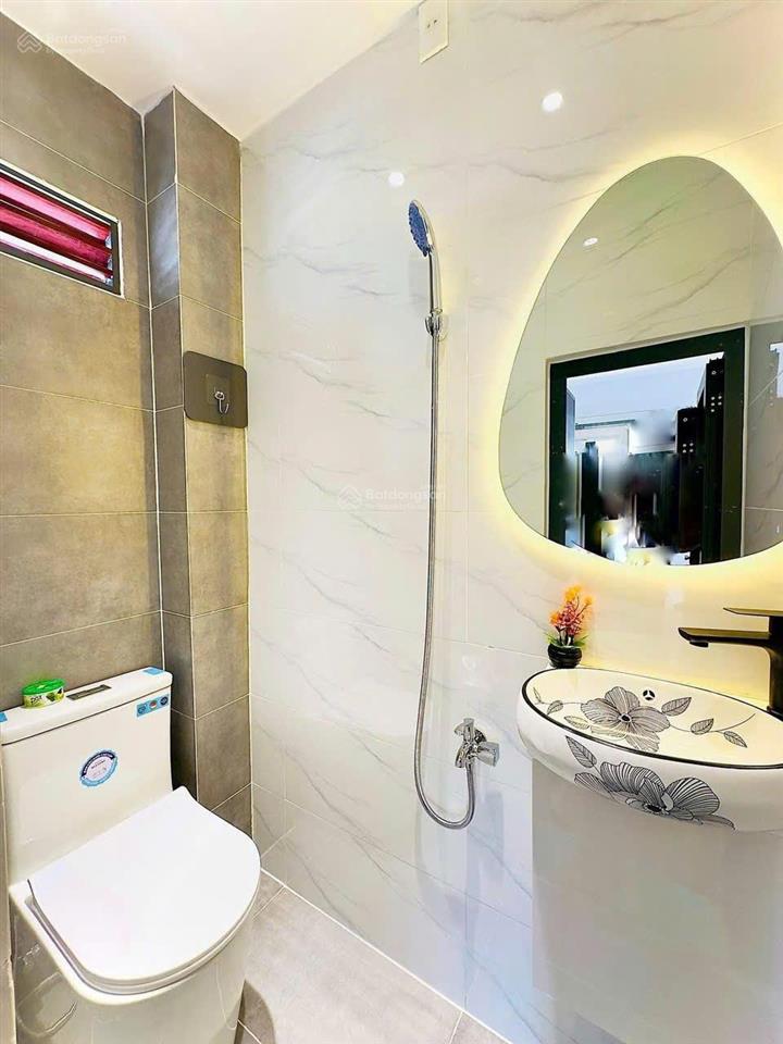 Em hào 0902 811 ***nhỉnh 1 tỷ nhà bình thạnh3 tầng2pn 3wccó ban cônghẻm xe hơishr