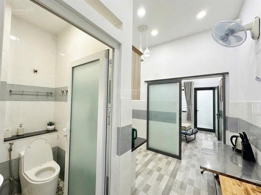 Em hào 0902 811 ***2tỷ nhà nguyễn hiến lêhẻm oto4pn 3wc3tầng  shr