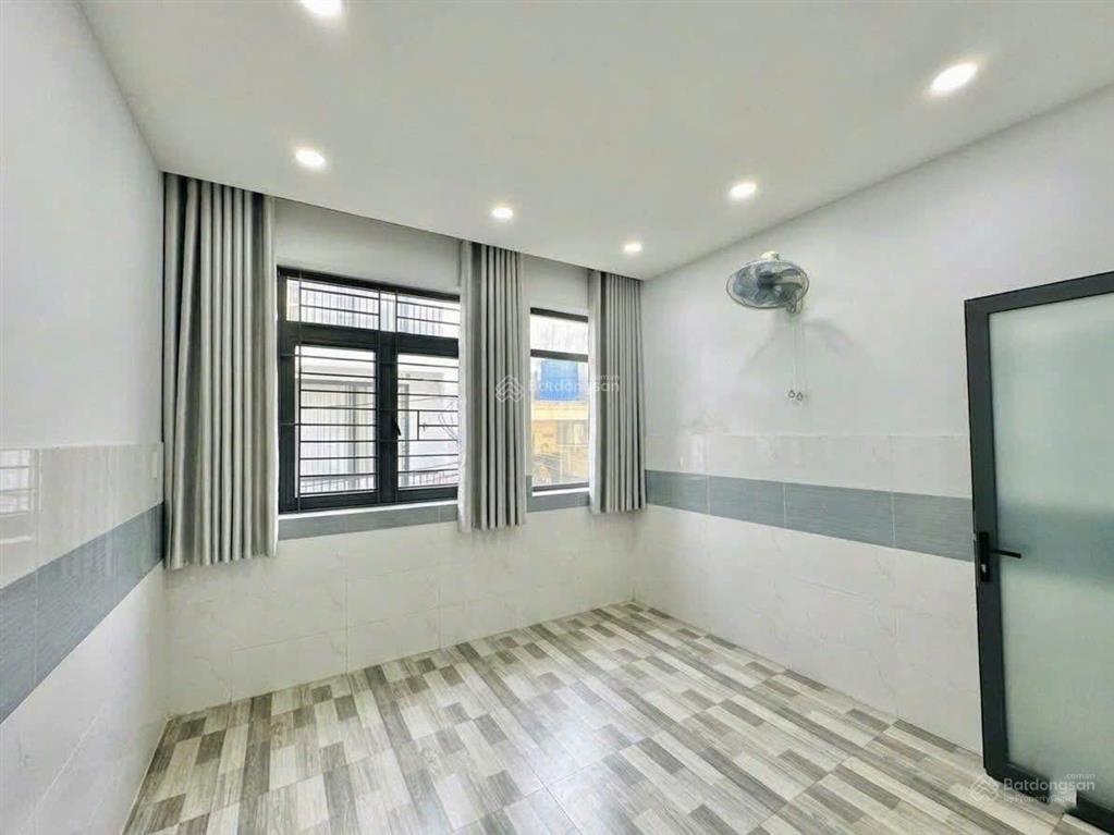 Em hào 0902 811 ***2tỷ nhà nguyễn hiến lêhẻm oto4pn 3wc3tầng  shr