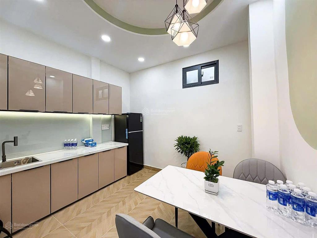 Em hào 0902 811 ***2tỷ nhà đoàn văn bơfull nội thất2pn 2wchẻm xe hơishr