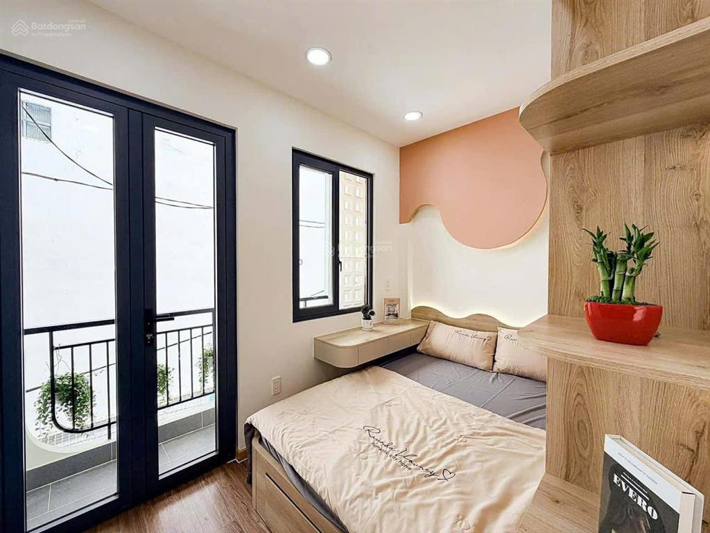 Em hào 0902 811 ***2tỷ nhà đoàn văn bơfull nội thất2pn 2wchẻm xe hơishr