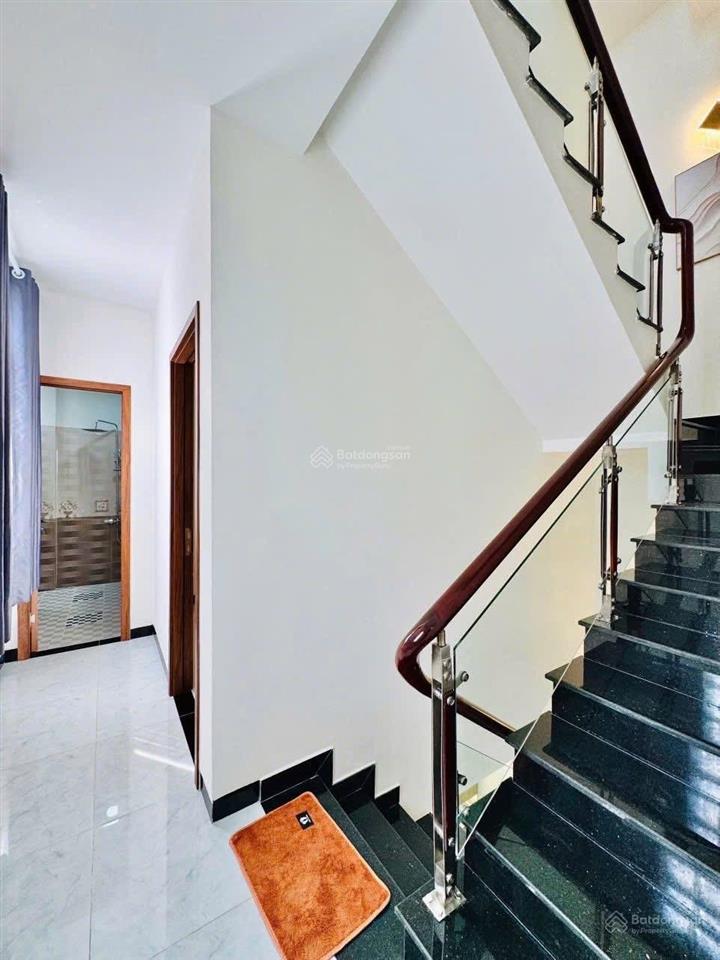 Em hào 0902 811 ***2tỷ nhà phan văn hân 2tầng3pn 2wcshrhẻm xe hơi