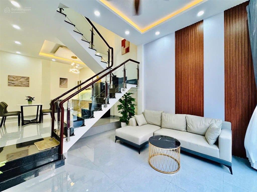 Em hào 0902 811 ***2tỷ nhà phan văn hân 2tầng3pn 2wcshrhẻm xe hơi