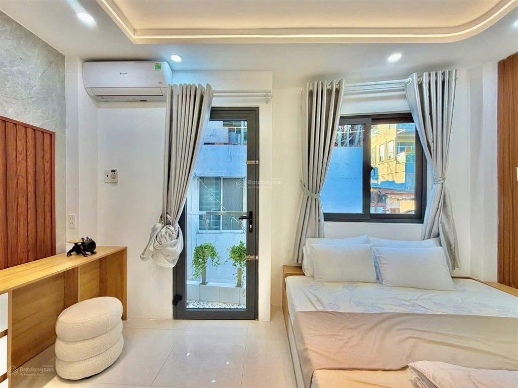 Em hào 0902 811 ***1tỷ9 nhà huỳnh văn bánh2tầng2pn 3wc shr hẻm xe hơi