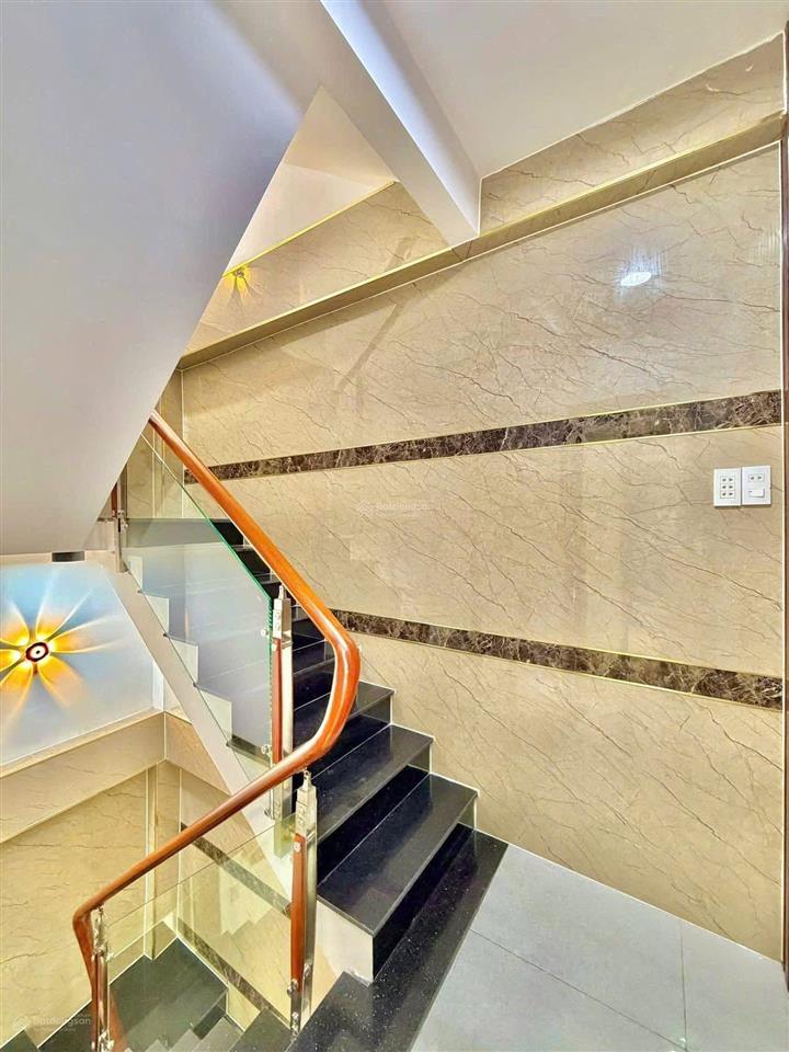 Em hào 0902 811 ***1tỷ9 nhà huỳnh văn bánh2tầng2pn 3wc shr hẻm xe hơi