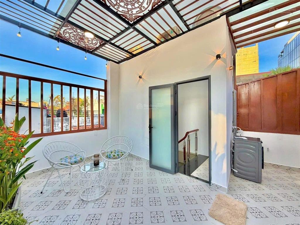 Em hào 0902 811 ***1tỷ9 nhà huỳnh văn bánh2tầng2pn 3wc shr hẻm xe hơi