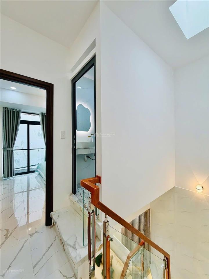 Hào 0902 811 ***  2tỷlạc long quân, p5, q11  diện tích 3x10 2tầng2pnhẻm nhựa 3m sát mặt tiền