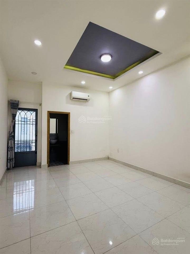 Em hào 0902 811 *** 2.85tỷ nhà lạc long quân 1 trệt 1 lầu 2pn 3wc hẻm xe hơi thông thoáng  shr