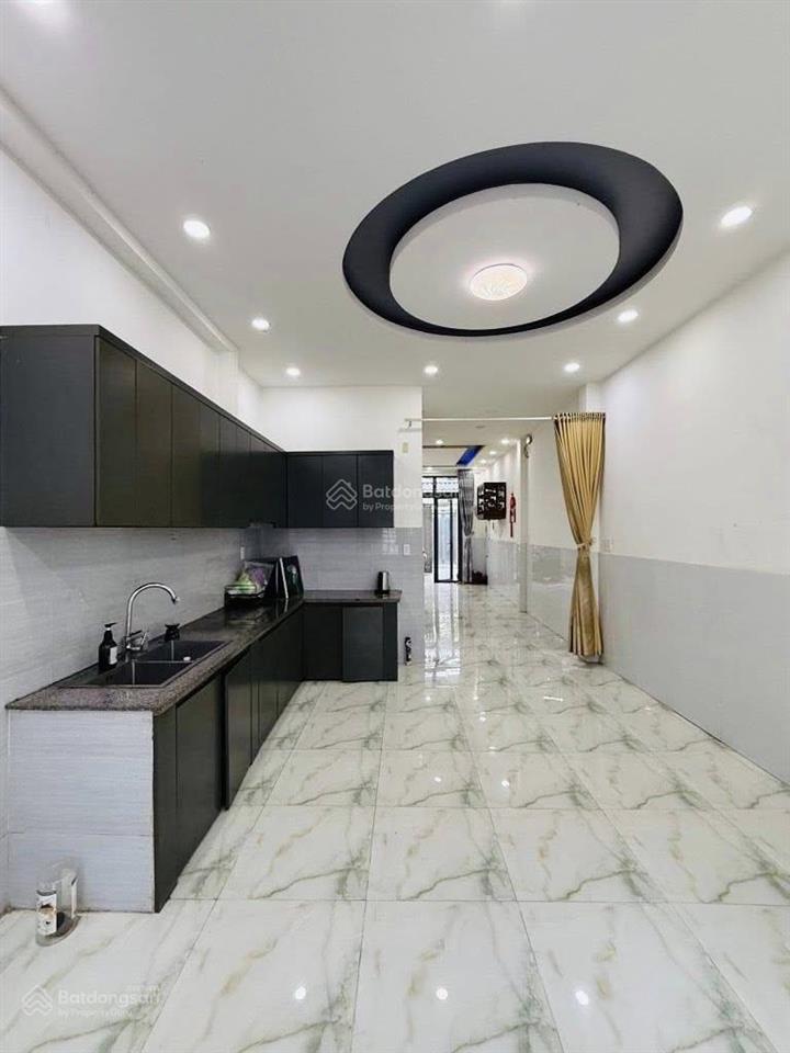 Em hào 0902 811 *** 2.85tỷ nhà lạc long quân 1 trệt 1 lầu 2pn 3wc hẻm xe hơi thông thoáng  shr