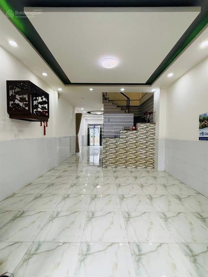 Em hào 0902 811 *** 2.85tỷ nhà lạc long quân 1 trệt 1 lầu 2pn 3wc hẻm xe hơi thông thoáng  shr