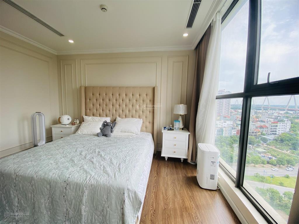 Cần bán căn góc 3pn 2vs 85m2 view sông hồng, cầu nhật tân. full đồ. giá 8.3 tỷ ( sẵn sổ)