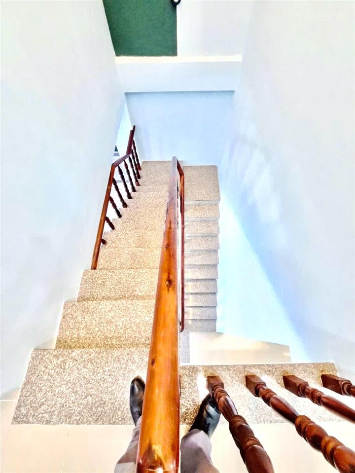 Nhỉnh 4 tỷ  5x17  2 tầng mới đẹp  khu phân lô bàn cờ  ngay công viên sinh thái  sổ hồng riêng