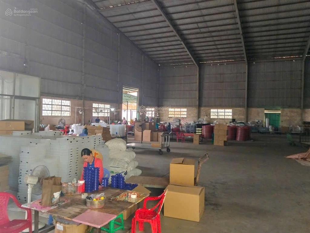 Bán kho 5000m2 đường lớn xã bình chánh giá 36ti