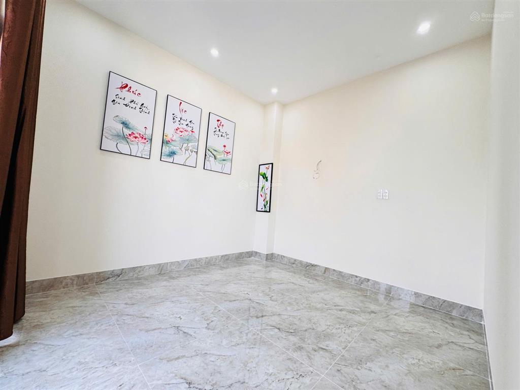 Nhà 3 tầng 3 mê kiệt mới hoàn thành chuẩn 4m xe ôtô trước nhà, vị trí mặt kiệt k80/8 tôn đức thắng