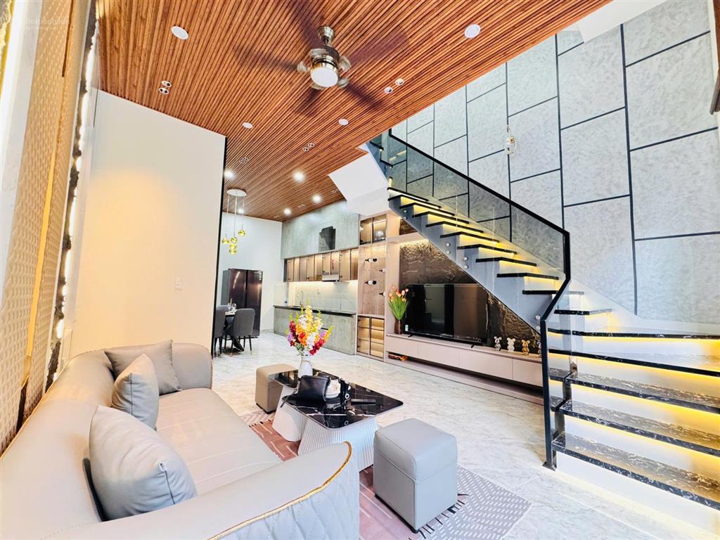 Nhà 3 tầng 3 mê kiệt mới hoàn thành chuẩn 4m xe ôtô trước nhà, vị trí mặt kiệt k80/8 tôn đức thắng