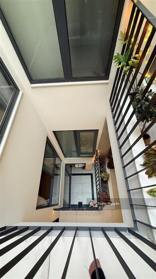 Nhà mới đẹp thiết kế hiện đại tặng full nội thất xịn sò p.trường thọ gần ga metro 100m2 ngang 6m