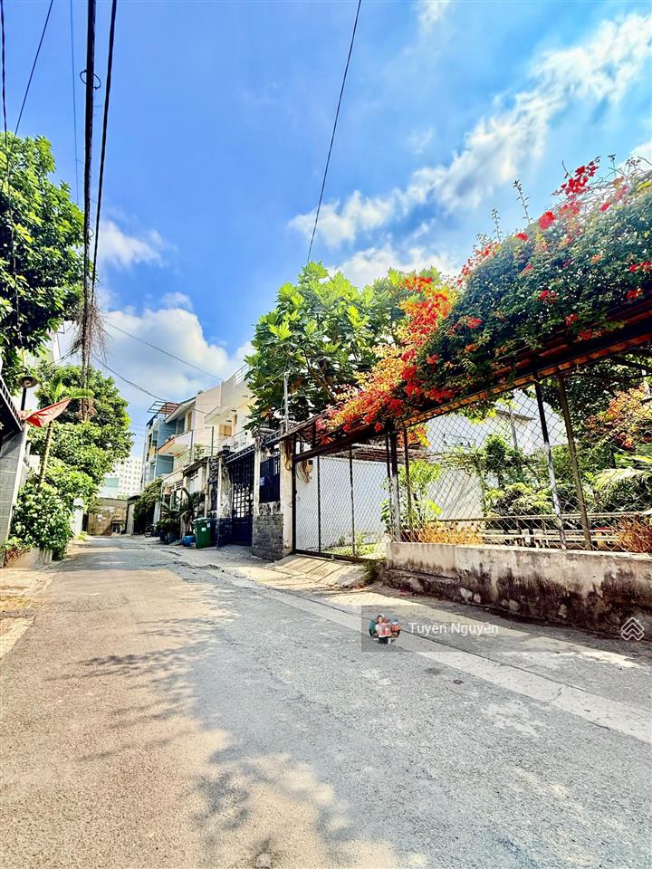 Nhà mới đẹp thiết kế hiện đại tặng full nội thất xịn sò p.trường thọ gần ga metro 100m2 ngang 6m