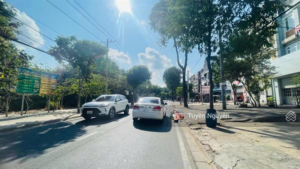 Nhà 4 tầng mặt tiền kinh doanh ngay kha vạn cân 130m2 ngang 5m thu nhập 25tr/thag gần phạm văn đồng