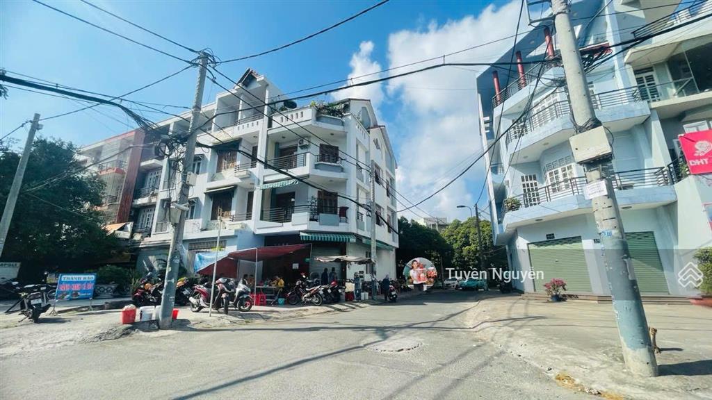 Nhà 4 tầng mặt tiền kinh doanh ngay kha vạn cân 130m2 ngang 5m thu nhập 25tr/thag gần phạm văn đồng