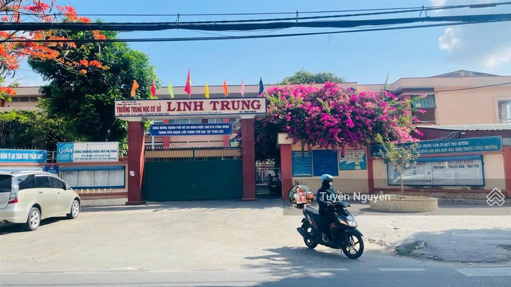 Nhà 4 tầng mặt tiền kinh doanh ngay kha vạn cân 130m2 ngang 5m thu nhập 25tr/thag gần phạm văn đồng