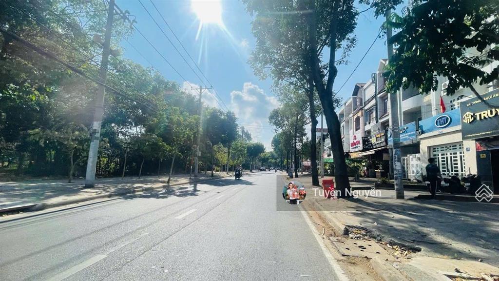 Nhà 4 tầng mặt tiền kinh doanh ngay kha vạn cân 130m2 ngang 5m thu nhập 25tr/thag gần phạm văn đồng