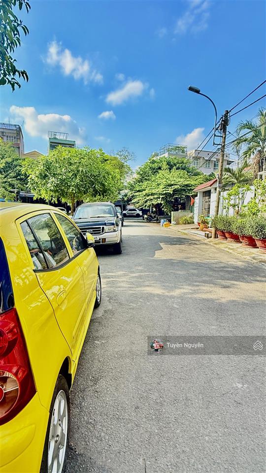 Ngộp  biệt thự 3 tầng đường linh trung 245m2 ngang 12m + dãy 6 phòng cho thuê đối diện công viên