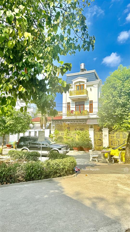 Ngộp  biệt thự 3 tầng đường linh trung 245m2 ngang 12m + dãy 6 phòng cho thuê đối diện công viên